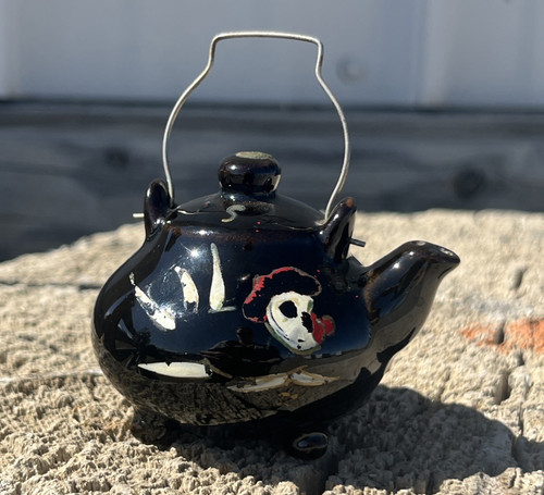 Vtg black teapot salt - black,